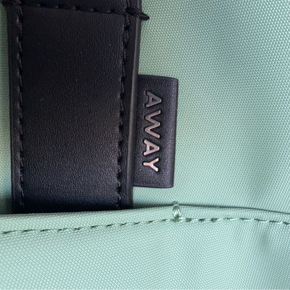 Away Everywhere Bag - NEW - Picture 9 of 15